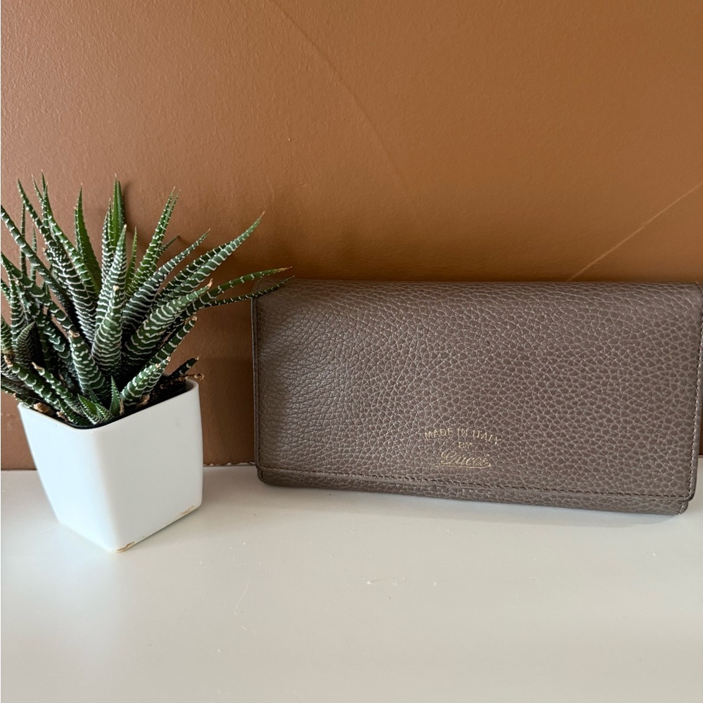 Gucci Vintage Brown Leather Bi-Fold Wallet – Excellent Condition! ✨👜